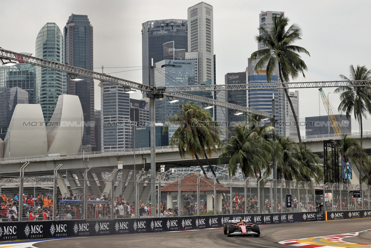 GP SINGAPORE, Lewis Hamilton (GBR) Ferrari SF-25.

04.10.2025. Formula 1 World Championship, Rd 18, Singapore Grand Prix, Marina Bay Street Circuit, Singapore, Qualifiche Day.

- www.xpbimages.com, EMail: requests@xpbimages.com © Copyright: Bearne / XPB Images