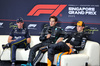 GP SINGAPORE, (L to R): Max Verstappen (NLD) Red Bull Racing; George Russell (GBR) Mercedes AMG F1; e Oscar Piastri (AUS) McLaren, in the post qualifying FIA Press Conference.

04.10.2025. Formula 1 World Championship, Rd 18, Singapore Grand Prix, Marina Bay Street Circuit, Singapore, Qualifiche Day.

- www.xpbimages.com, EMail: requests@xpbimages.com © Copyright: Bearne / XPB Images