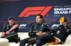 GP SINGAPORE, (L to R): Max Verstappen (NLD) Red Bull Racing; George Russell (GBR) Mercedes AMG F1; e Oscar Piastri (AUS) McLaren, in the post qualifying FIA Press Conference.

04.10.2025. Formula 1 World Championship, Rd 18, Singapore Grand Prix, Marina Bay Street Circuit, Singapore, Qualifiche Day.

- www.xpbimages.com, EMail: requests@xpbimages.com © Copyright: Bearne / XPB Images