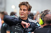 GP SINGAPORE, George Russell (GBR) Mercedes AMG F1 celebrates his pole position in qualifying parc ferme.

04.10.2025. Formula 1 World Championship, Rd 18, Singapore Grand Prix, Marina Bay Street Circuit, Singapore, Qualifiche Day.

- www.xpbimages.com, EMail: requests@xpbimages.com © Copyright: Charniaux / XPB Images