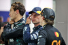 GP SINGAPORE, Max Verstappen (NLD) Red Bull Racing with Oscar Piastri (AUS) McLaren in qualifying parc ferme.

04.10.2025. Formula 1 World Championship, Rd 18, Singapore Grand Prix, Marina Bay Street Circuit, Singapore, Qualifiche Day.

- www.xpbimages.com, EMail: requests@xpbimages.com © Copyright: Charniaux / XPB Images