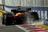 GP SINGAPORE, Oscar Piastri (AUS) McLaren MCL39 touches the wall during qualifying.

04.10.2025. Formula 1 World Championship, Rd 18, Singapore Grand Prix, Marina Bay Street Circuit, Singapore, Qualifiche Day.

 - www.xpbimages.com, EMail: requests@xpbimages.com © Copyright: Coates / XPB Images