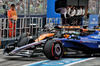 GP SINGAPORE, Alexander Albon (THA) Atlassian Williams Racing FW47 leaves the pits ahead of Oscar Piastri (AUS) McLaren MCL39.

04.10.2025. Formula 1 World Championship, Rd 18, Singapore Grand Prix, Marina Bay Street Circuit, Singapore, Qualifiche Day.

- www.xpbimages.com, EMail: requests@xpbimages.com © Copyright: Batchelor / XPB Images