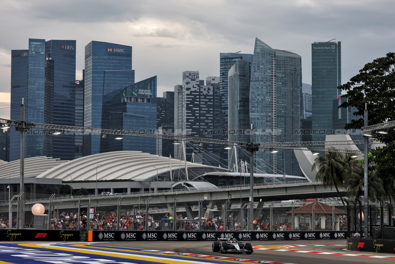 GP SINGAPORE, Andrea Kimi Antonelli (ITA) Mercedes AMG F1 W16.

03.10.2025. Formula 1 World Championship, Rd 18, Singapore Grand Prix, Marina Bay Street Circuit, Singapore, Practice Day.

- www.xpbimages.com, EMail: requests@xpbimages.com © Copyright: Moy / XPB Images