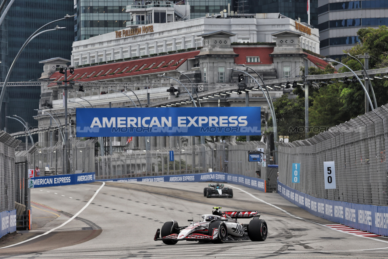 GP SINGAPORE, Oliver Bearman (GBR) Haas VF-25.

03.10.2025. Formula 1 World Championship, Rd 18, Singapore Grand Prix, Marina Bay Street Circuit, Singapore, Practice Day.

- www.xpbimages.com, EMail: requests@xpbimages.com © Copyright: Bearne / XPB Images