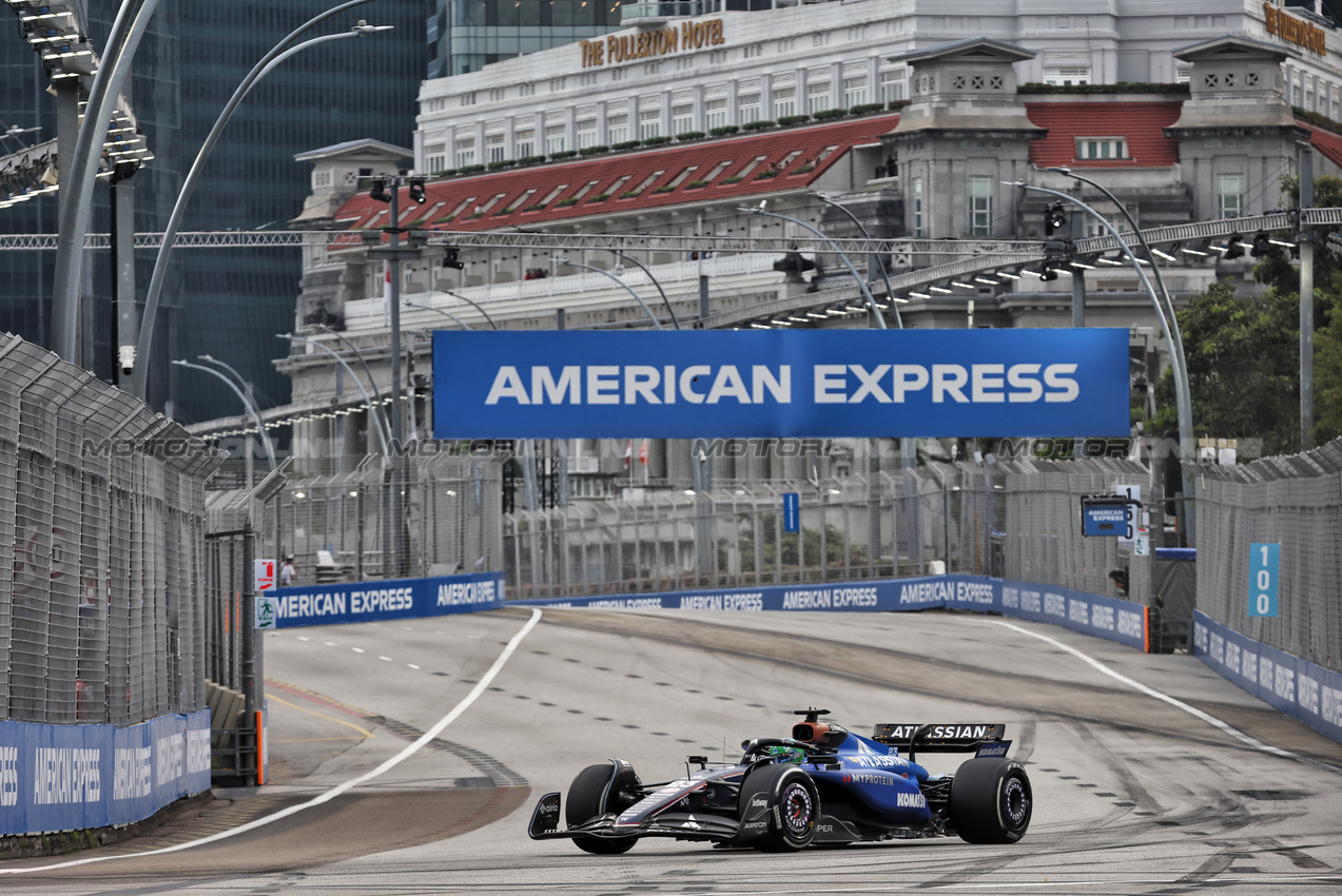 GP SINGAPORE, Alexander Albon (THA) Atlassian Williams Racing FW47.

03.10.2025. Formula 1 World Championship, Rd 18, Singapore Grand Prix, Marina Bay Street Circuit, Singapore, Practice Day.

- www.xpbimages.com, EMail: requests@xpbimages.com © Copyright: Bearne / XPB Images
