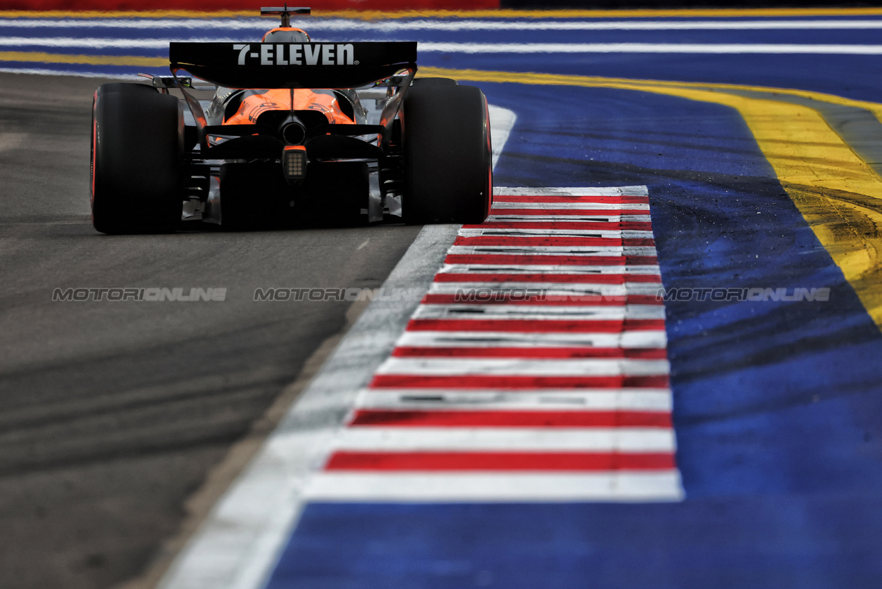 GP SINGAPORE, Oscar Piastri (AUS) McLaren MCL39.

03.10.2025. Formula 1 World Championship, Rd 18, Singapore Grand Prix, Marina Bay Street Circuit, Singapore, Practice Day.

- www.xpbimages.com, EMail: requests@xpbimages.com © Copyright: Moy / XPB Images