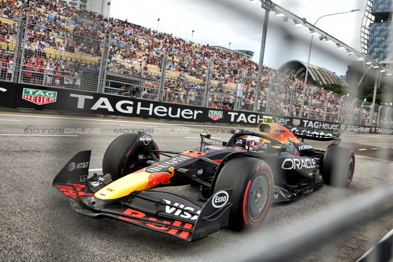 GP SINGAPORE, Yuki Tsunoda (JPN) Red Bull Racing RB21.

03.10.2025. Formula 1 World Championship, Rd 18, Singapore Grand Prix, Marina Bay Street Circuit, Singapore, Practice Day.

- www.xpbimages.com, EMail: requests@xpbimages.com © Copyright: Bearne / XPB Images