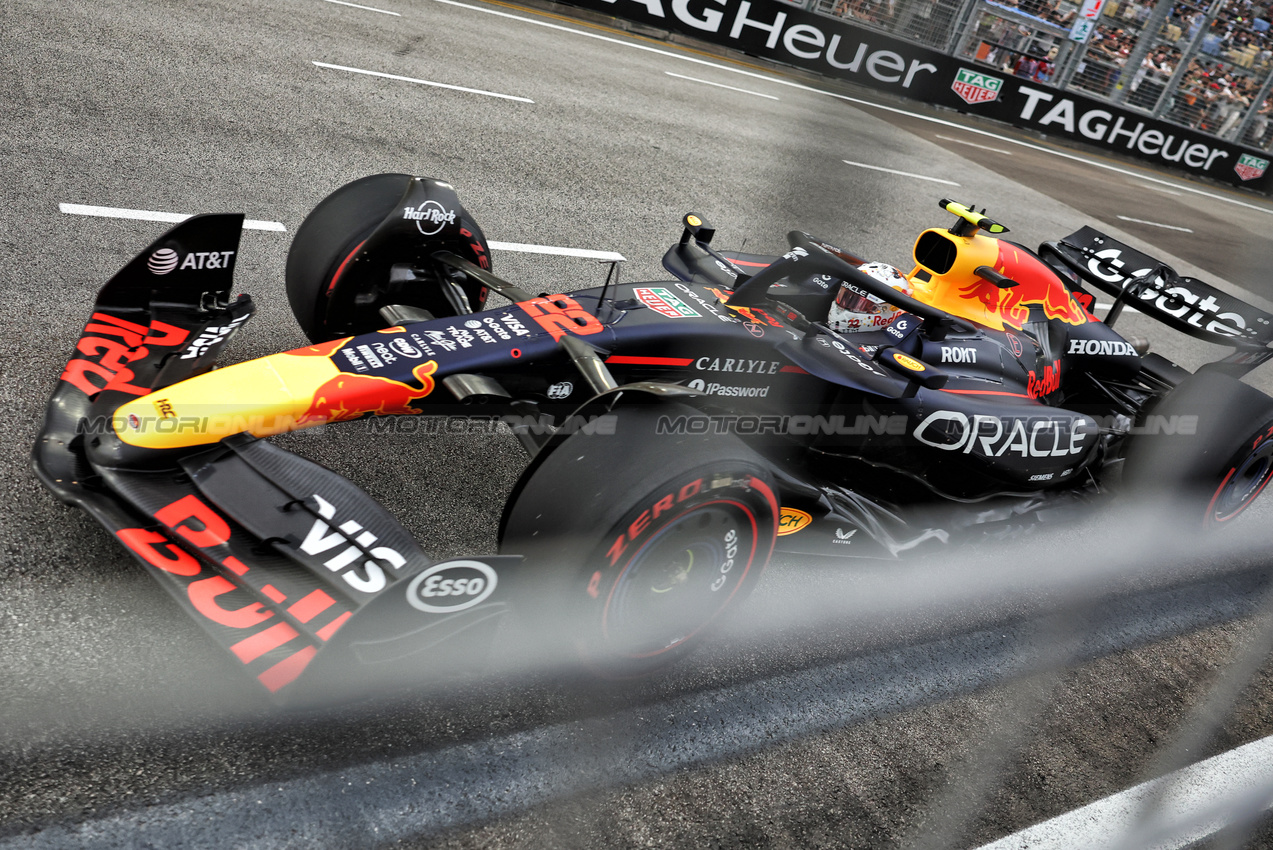 GP SINGAPORE, Yuki Tsunoda (JPN) Red Bull Racing RB21.

03.10.2025. Formula 1 World Championship, Rd 18, Singapore Grand Prix, Marina Bay Street Circuit, Singapore, Practice Day.

- www.xpbimages.com, EMail: requests@xpbimages.com © Copyright: Bearne / XPB Images