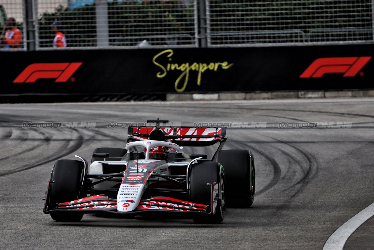 GP SINGAPORE, Esteban Ocon (FRA) Haas VF-25.

03.10.2025. Formula 1 World Championship, Rd 18, Singapore Grand Prix, Marina Bay Street Circuit, Singapore, Practice Day.

 - www.xpbimages.com, EMail: requests@xpbimages.com © Copyright: Rew / XPB Images