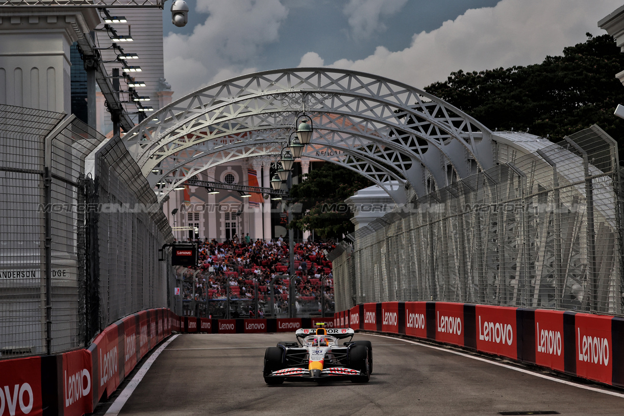 GP SINGAPORE, Liam Lawson (NZL) Racing Bulls VCARB 02.

03.10.2025. Formula 1 World Championship, Rd 18, Singapore Grand Prix, Marina Bay Street Circuit, Singapore, Practice Day.

 - www.xpbimages.com, EMail: requests@xpbimages.com © Copyright: Rew / XPB Images