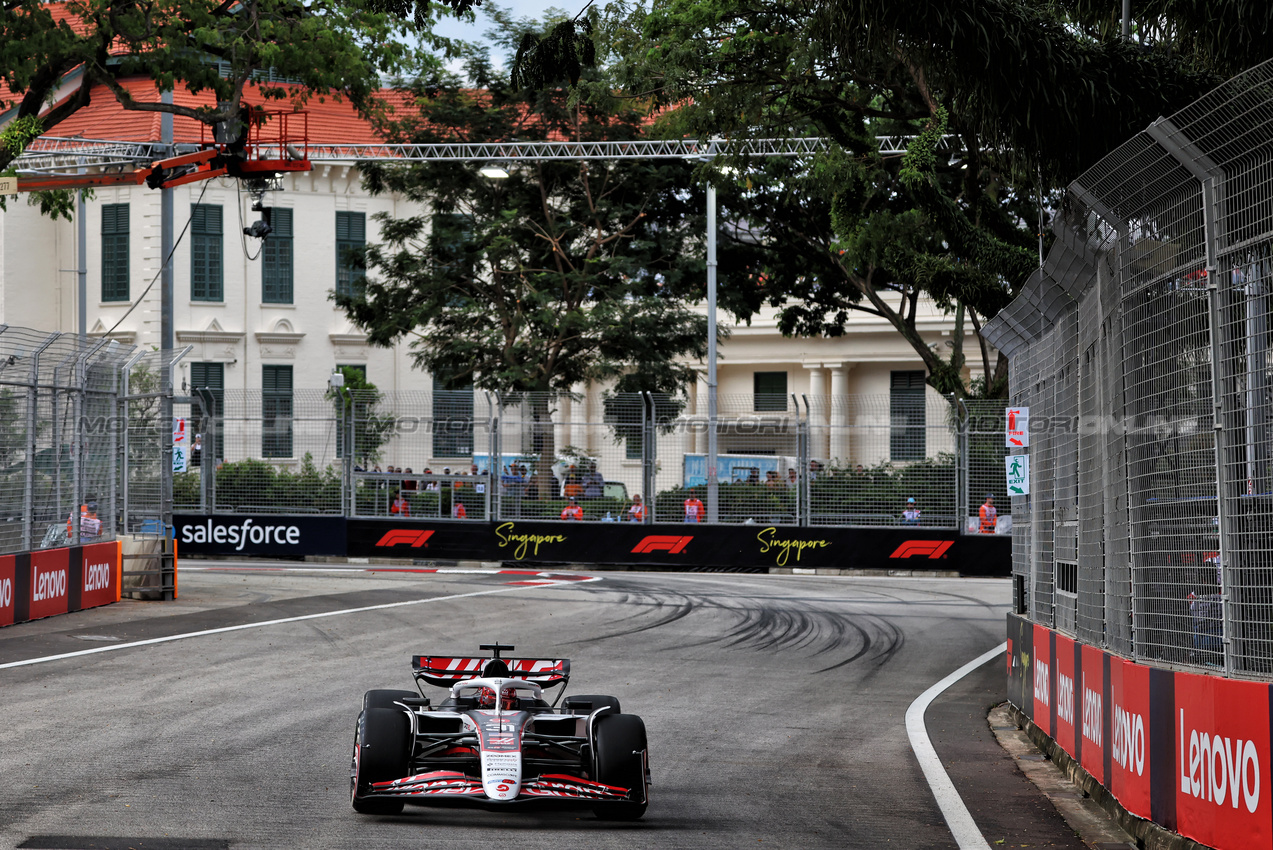 GP SINGAPORE, Esteban Ocon (FRA) Haas VF-25.

03.10.2025. Formula 1 World Championship, Rd 18, Singapore Grand Prix, Marina Bay Street Circuit, Singapore, Practice Day.

 - www.xpbimages.com, EMail: requests@xpbimages.com © Copyright: Rew / XPB Images