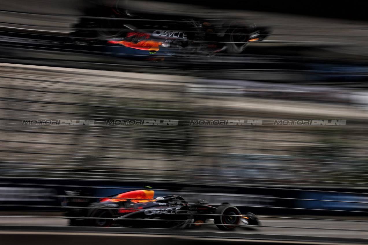 GP SINGAPORE, Yuki Tsunoda (JPN) Red Bull Racing RB21.

03.10.2025. Formula 1 World Championship, Rd 18, Singapore Grand Prix, Marina Bay Street Circuit, Singapore, Practice Day.

 - www.xpbimages.com, EMail: requests@xpbimages.com © Copyright: Rew / XPB Images