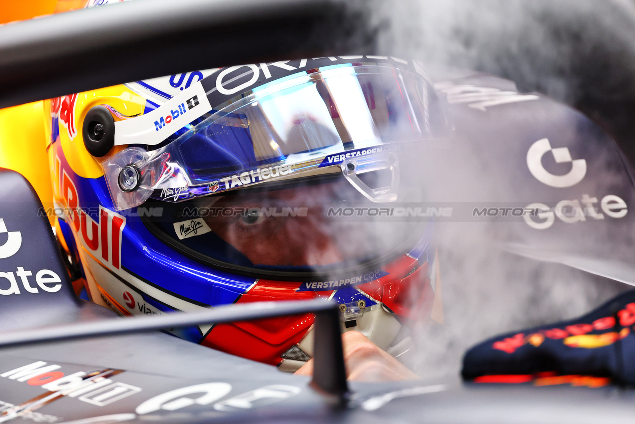 GP SINGAPORE, Max Verstappen (NLD) Red Bull Racing RB21.

03.10.2025. Formula 1 World Championship, Rd 18, Singapore Grand Prix, Marina Bay Street Circuit, Singapore, Practice Day.

- www.xpbimages.com, EMail: requests@xpbimages.com © Copyright: Batchelor / XPB Images