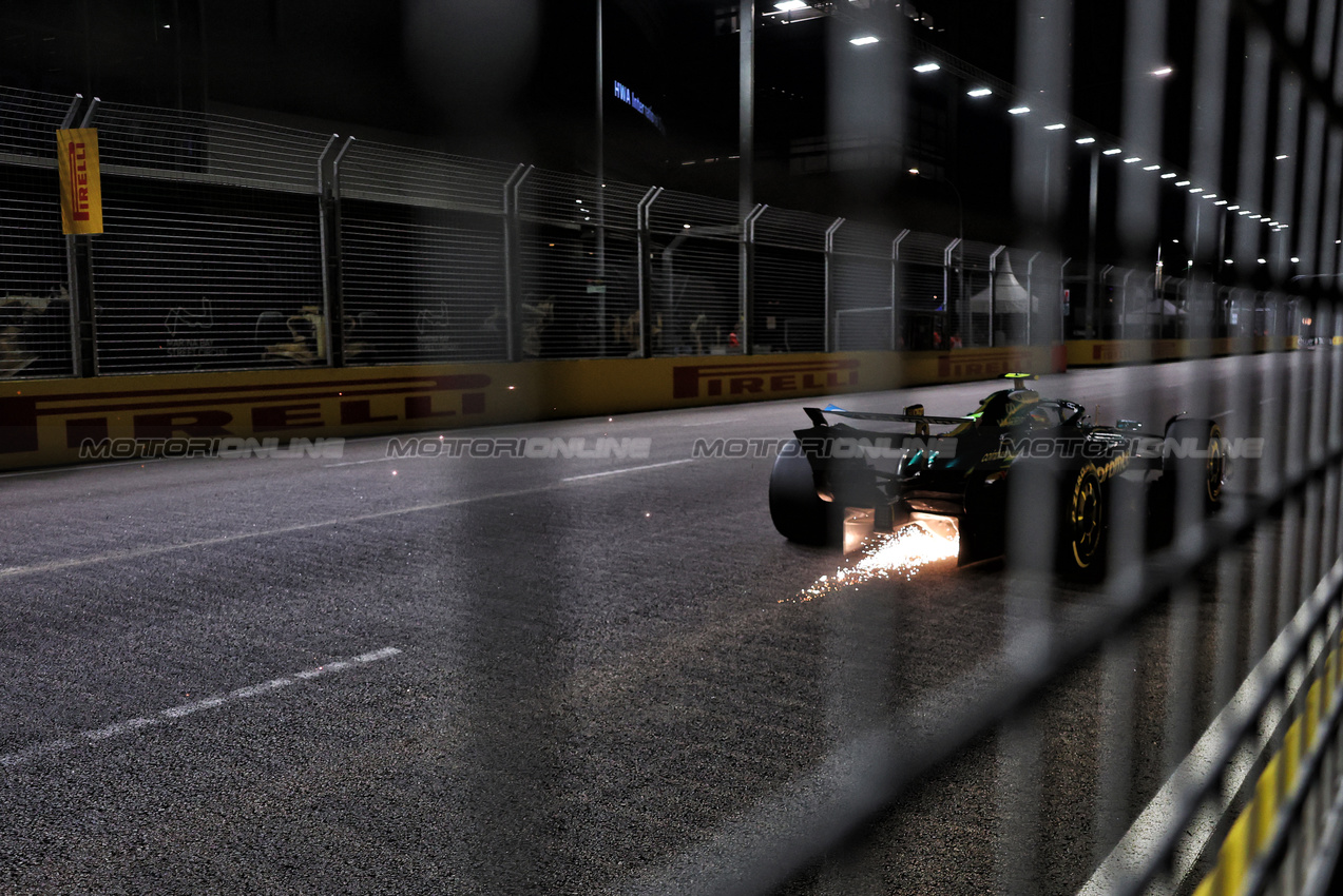GP SINGAPORE, Andrea Kimi Antonelli (ITA) Mercedes AMG F1 W16 sends sparks flying.

03.10.2025. Formula 1 World Championship, Rd 18, Singapore Grand Prix, Marina Bay Street Circuit, Singapore, Practice Day.

- www.xpbimages.com, EMail: requests@xpbimages.com © Copyright: Charniaux / XPB Images