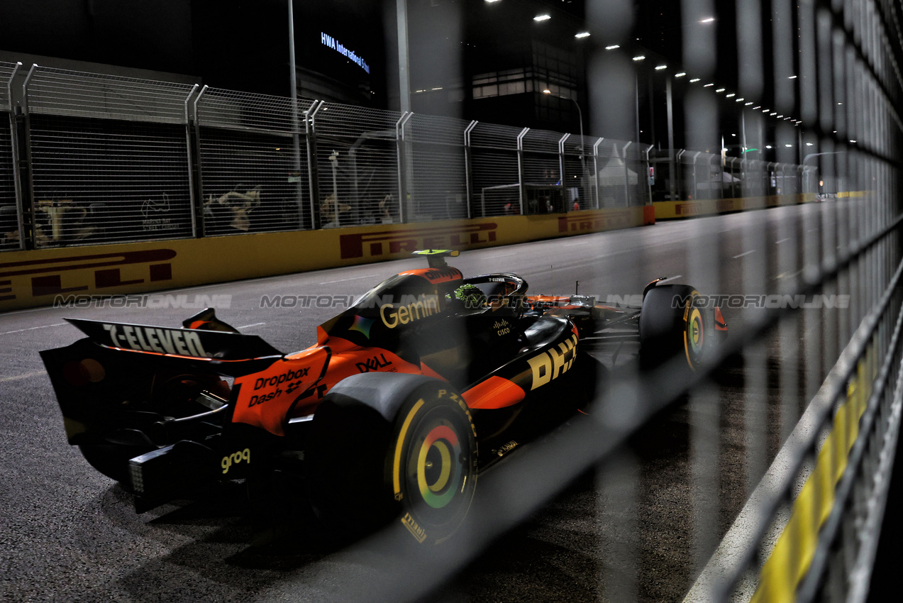 GP SINGAPORE, Lando Norris (GBR) McLaren MCL39.

03.10.2025. Formula 1 World Championship, Rd 18, Singapore Grand Prix, Marina Bay Street Circuit, Singapore, Practice Day.

- www.xpbimages.com, EMail: requests@xpbimages.com © Copyright: Charniaux / XPB Images