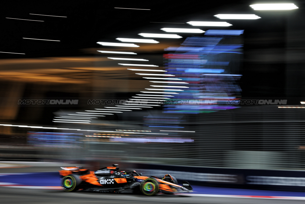 GP SINGAPORE, Oscar Piastri (AUS) McLaren MCL39.

03.10.2025. Formula 1 World Championship, Rd 18, Singapore Grand Prix, Marina Bay Street Circuit, Singapore, Practice Day.

- www.xpbimages.com, EMail: requests@xpbimages.com © Copyright: Moy / XPB Images