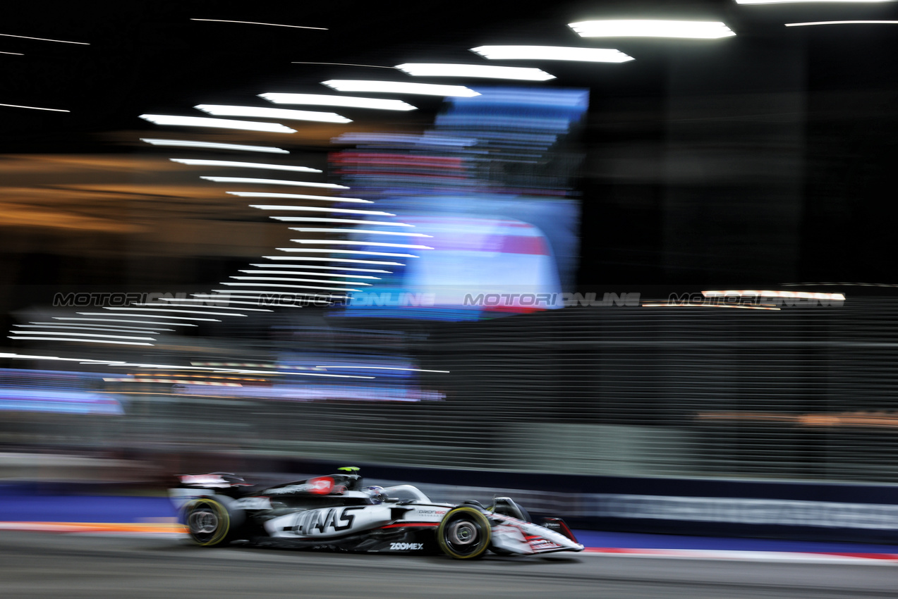 GP SINGAPORE, Oliver Bearman (GBR) Haas VF-25.

03.10.2025. Formula 1 World Championship, Rd 18, Singapore Grand Prix, Marina Bay Street Circuit, Singapore, Practice Day.

- www.xpbimages.com, EMail: requests@xpbimages.com © Copyright: Moy / XPB Images