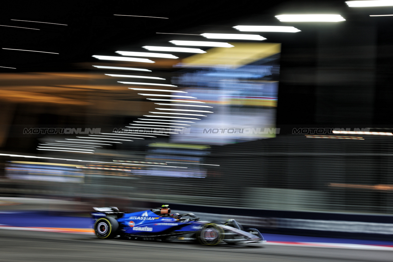 GP SINGAPORE, Carlos Sainz (ESP) Atlassian Williams Racing FW47.

03.10.2025. Formula 1 World Championship, Rd 18, Singapore Grand Prix, Marina Bay Street Circuit, Singapore, Practice Day.

- www.xpbimages.com, EMail: requests@xpbimages.com © Copyright: Moy / XPB Images