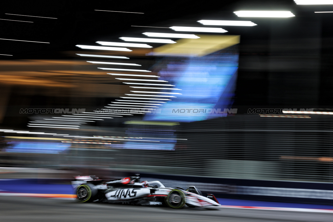 GP SINGAPORE, Esteban Ocon (FRA) Haas VF-25.

03.10.2025. Formula 1 World Championship, Rd 18, Singapore Grand Prix, Marina Bay Street Circuit, Singapore, Practice Day.

- www.xpbimages.com, EMail: requests@xpbimages.com © Copyright: Moy / XPB Images