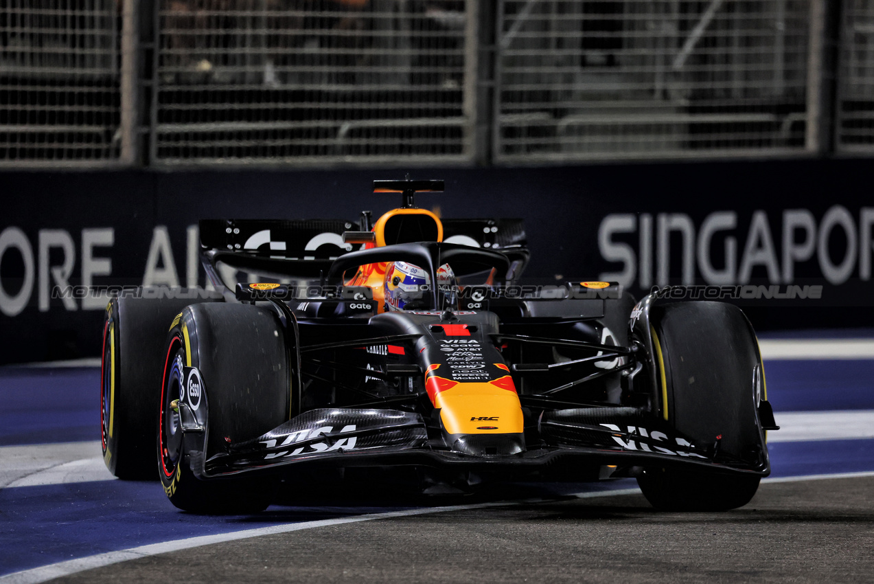 GP SINGAPORE, Max Verstappen (NLD) Red Bull Racing RB21.

03.10.2025. Formula 1 World Championship, Rd 18, Singapore Grand Prix, Marina Bay Street Circuit, Singapore, Practice Day.

- www.xpbimages.com, EMail: requests@xpbimages.com © Copyright: Moy / XPB Images