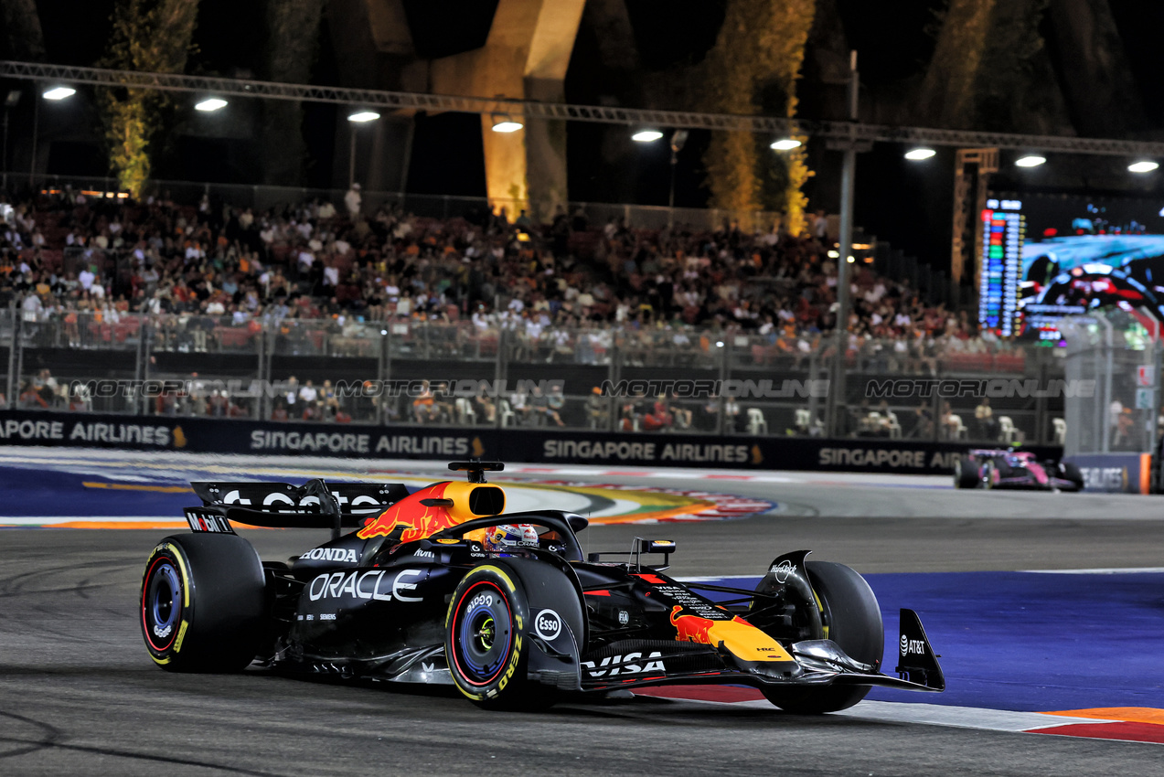 GP SINGAPORE, Max Verstappen (NLD) Red Bull Racing RB21.

03.10.2025. Formula 1 World Championship, Rd 18, Singapore Grand Prix, Marina Bay Street Circuit, Singapore, Practice Day.

- www.xpbimages.com, EMail: requests@xpbimages.com © Copyright: Moy / XPB Images