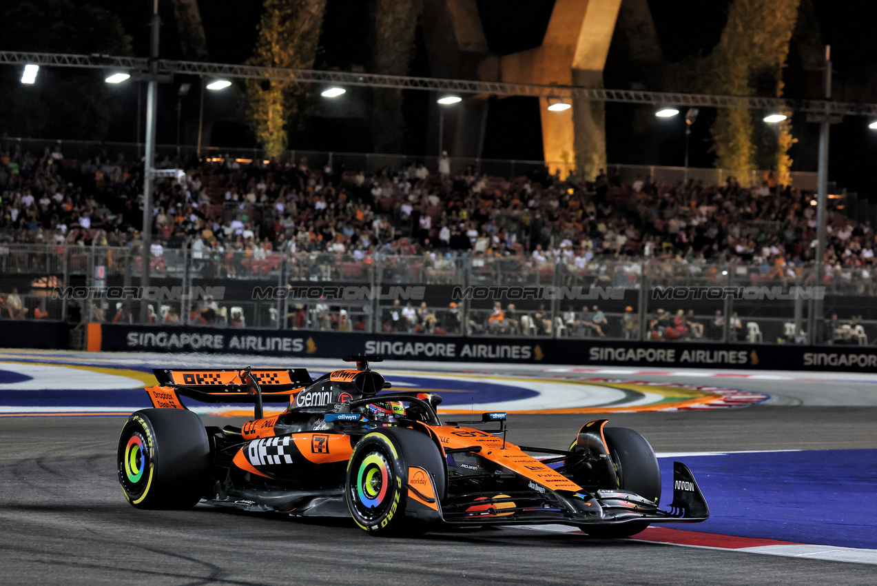 GP SINGAPORE, Oscar Piastri (AUS) McLaren MCL39.

03.10.2025. Formula 1 World Championship, Rd 18, Singapore Grand Prix, Marina Bay Street Circuit, Singapore, Practice Day.

- www.xpbimages.com, EMail: requests@xpbimages.com © Copyright: Moy / XPB Images