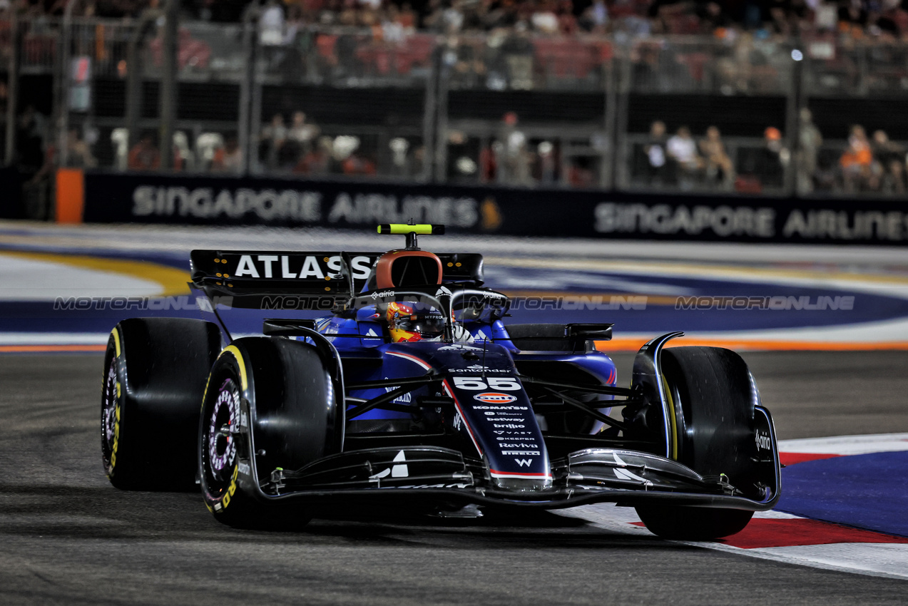 GP SINGAPORE, Carlos Sainz (ESP) Atlassian Williams Racing FW47.

03.10.2025. Formula 1 World Championship, Rd 18, Singapore Grand Prix, Marina Bay Street Circuit, Singapore, Practice Day.

- www.xpbimages.com, EMail: requests@xpbimages.com © Copyright: Moy / XPB Images