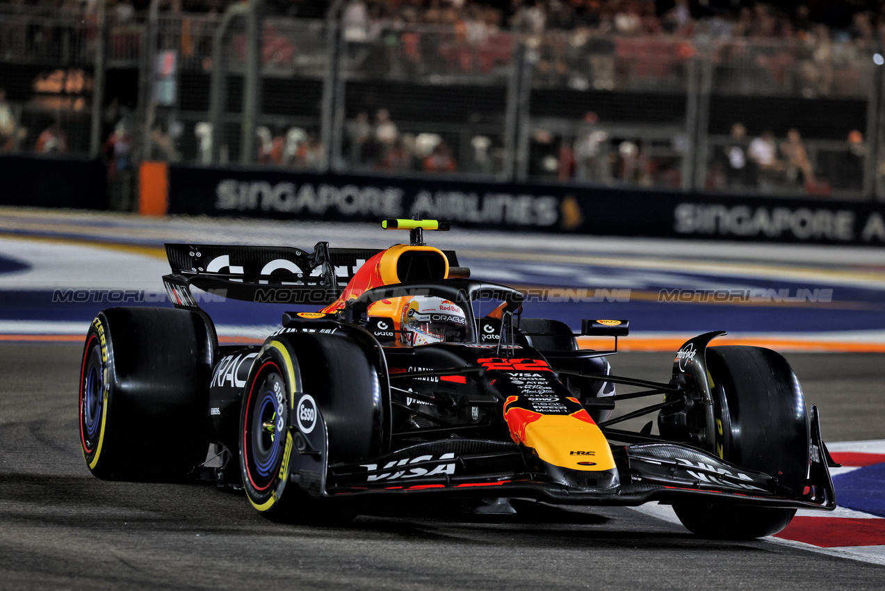 GP SINGAPORE, Yuki Tsunoda (JPN) Red Bull Racing RB21.

03.10.2025. Formula 1 World Championship, Rd 18, Singapore Grand Prix, Marina Bay Street Circuit, Singapore, Practice Day.

- www.xpbimages.com, EMail: requests@xpbimages.com © Copyright: Moy / XPB Images