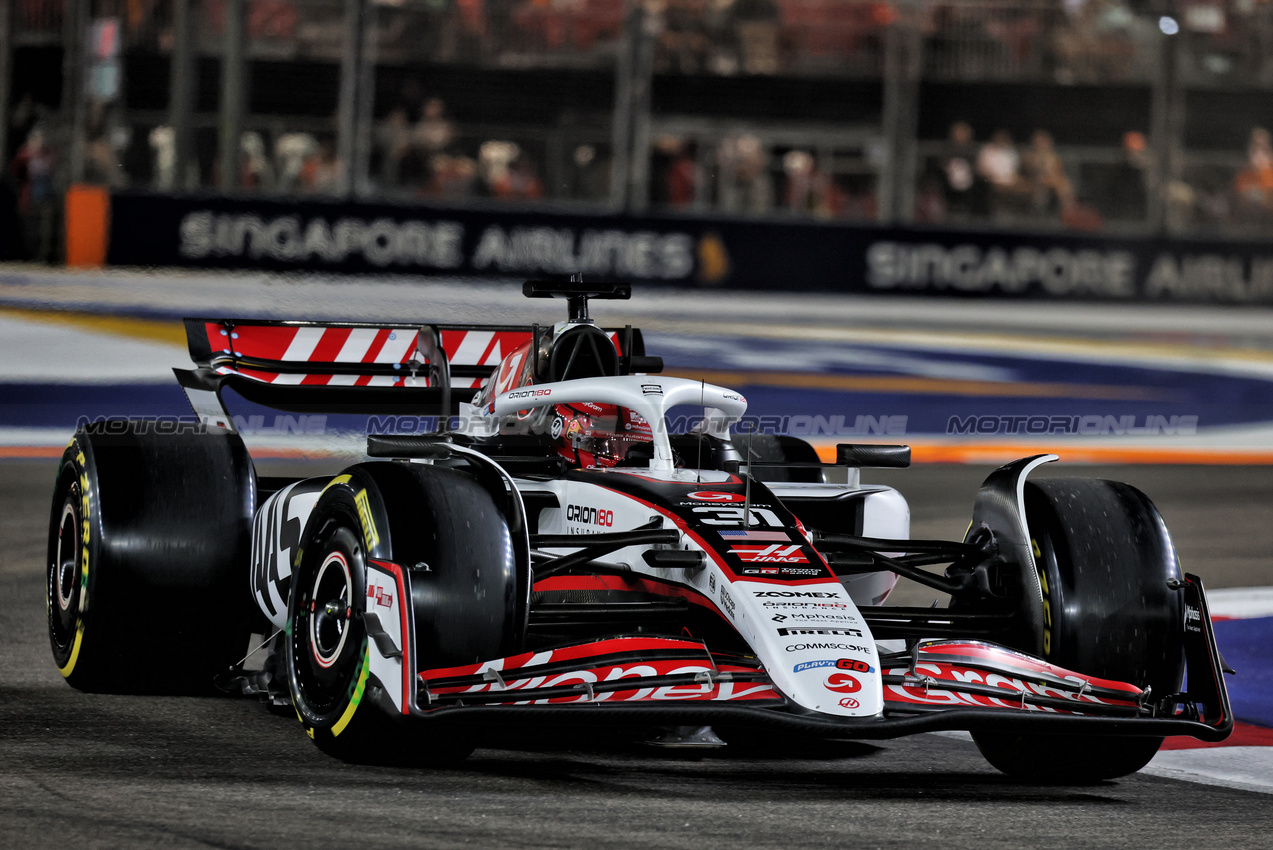 GP SINGAPORE, Esteban Ocon (FRA) Haas VF-25.

03.10.2025. Formula 1 World Championship, Rd 18, Singapore Grand Prix, Marina Bay Street Circuit, Singapore, Practice Day.

- www.xpbimages.com, EMail: requests@xpbimages.com © Copyright: Moy / XPB Images