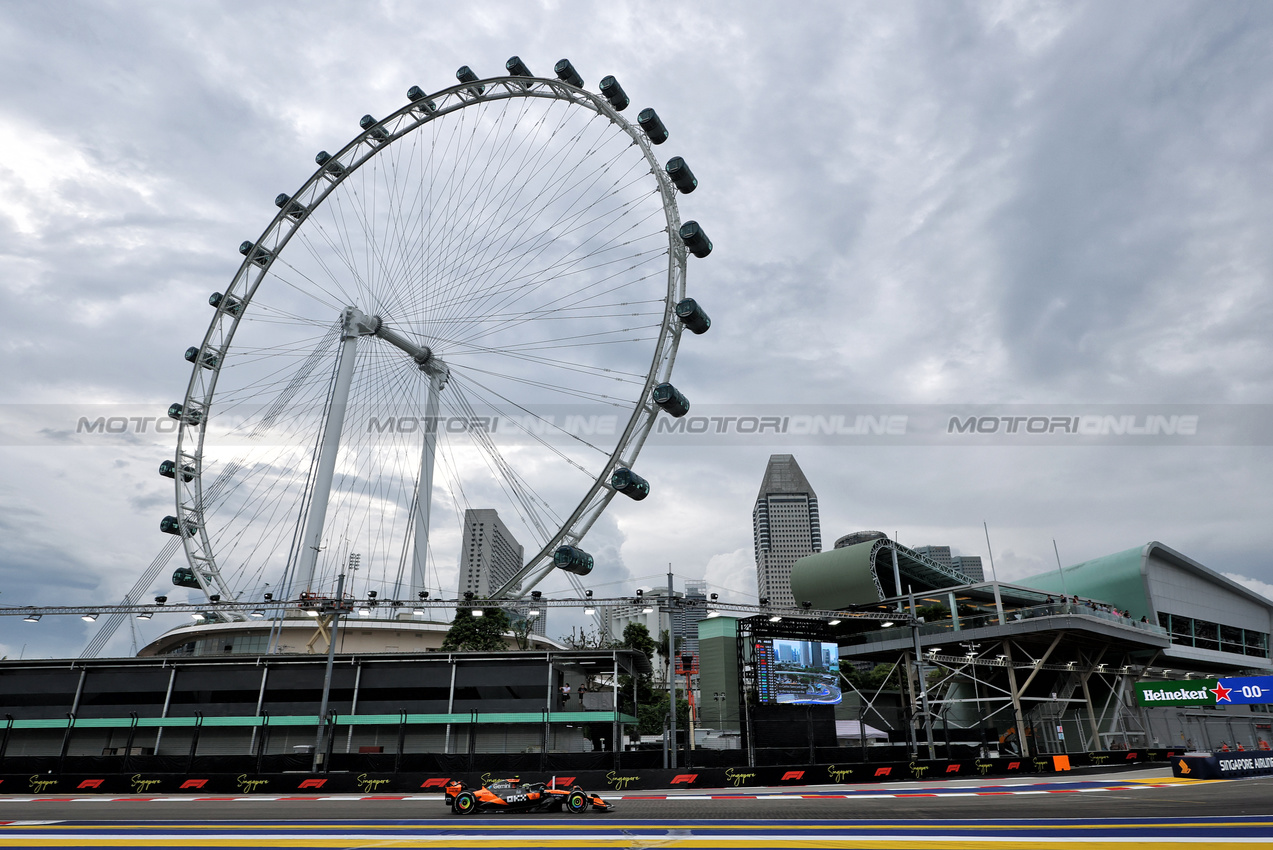 GP SINGAPORE, Lando Norris (GBR) McLaren MCL39.

03.10.2025. Formula 1 World Championship, Rd 18, Singapore Grand Prix, Marina Bay Street Circuit, Singapore, Practice Day.

- www.xpbimages.com, EMail: requests@xpbimages.com © Copyright: Moy / XPB Images