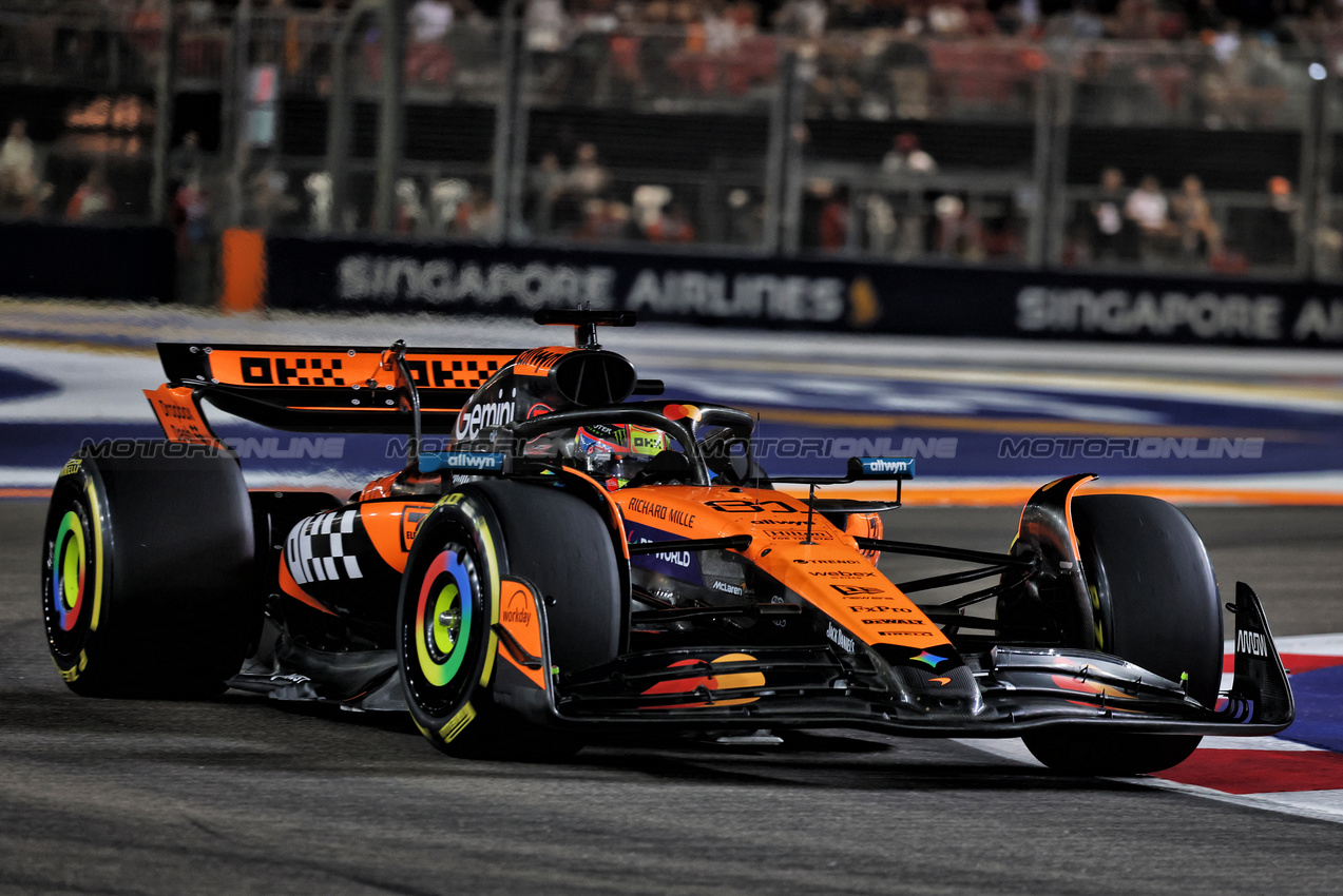 GP SINGAPORE, Oscar Piastri (AUS) McLaren MCL39.

03.10.2025. Formula 1 World Championship, Rd 18, Singapore Grand Prix, Marina Bay Street Circuit, Singapore, Practice Day.

- www.xpbimages.com, EMail: requests@xpbimages.com © Copyright: Moy / XPB Images