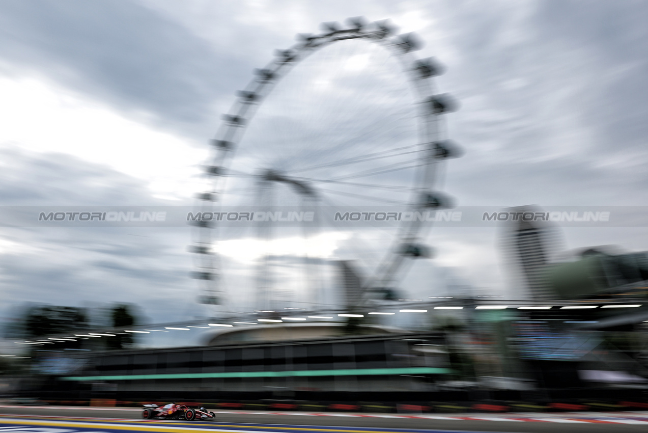 GP SINGAPORE, Charles Leclerc (MON) Ferrari SF-25.

03.10.2025. Formula 1 World Championship, Rd 18, Singapore Grand Prix, Marina Bay Street Circuit, Singapore, Practice Day.

- www.xpbimages.com, EMail: requests@xpbimages.com © Copyright: Moy / XPB Images