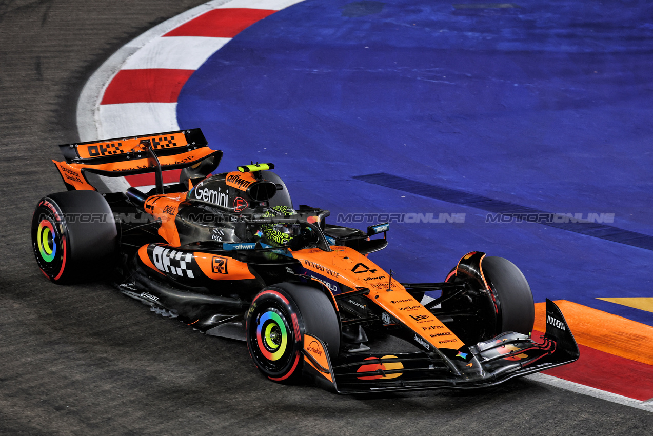 GP SINGAPORE, Lando Norris (GBR) McLaren MCL39.

03.10.2025. Formula 1 World Championship, Rd 18, Singapore Grand Prix, Marina Bay Street Circuit, Singapore, Practice Day.

- www.xpbimages.com, EMail: requests@xpbimages.com © Copyright: Moy / XPB Images