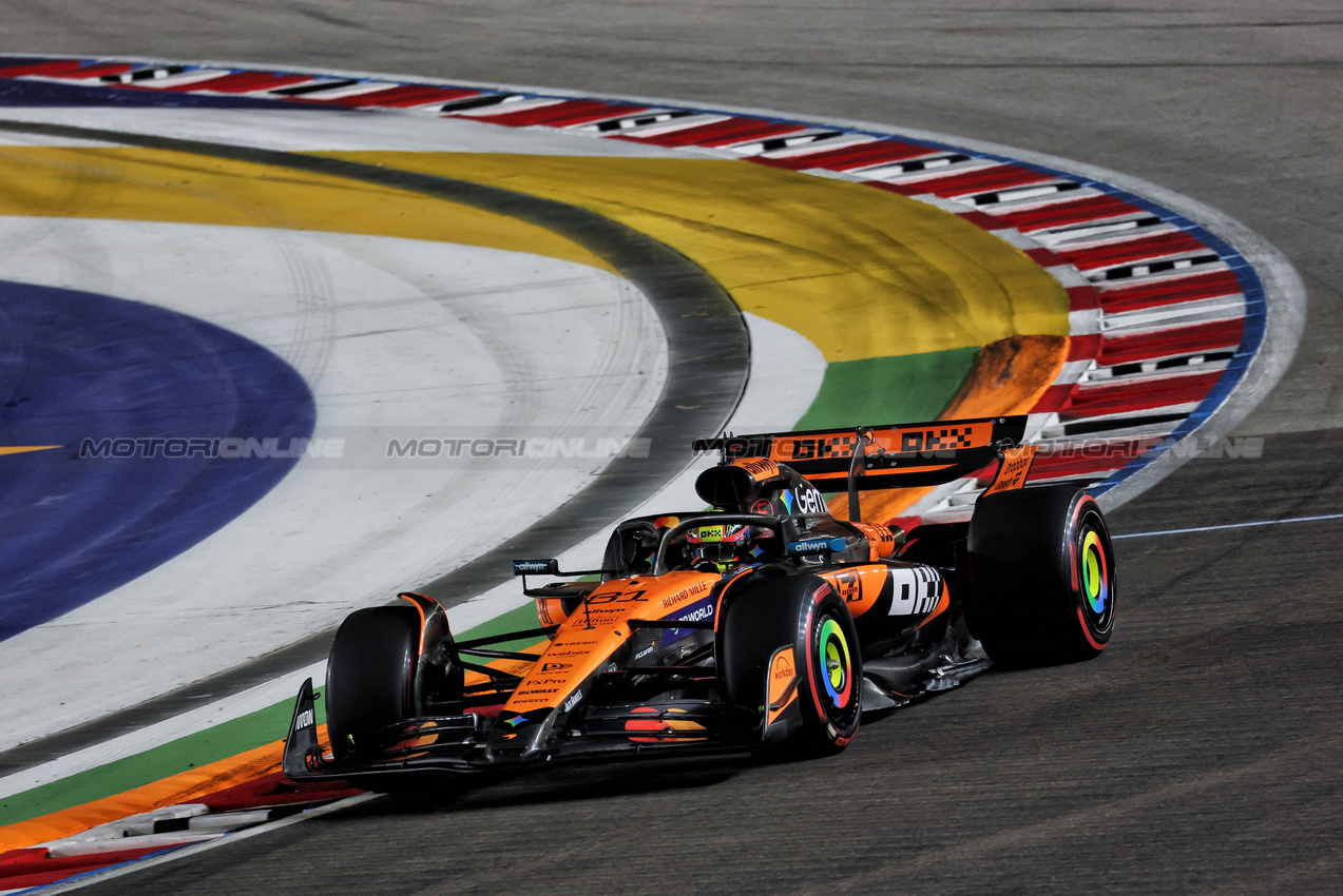 GP SINGAPORE, Oscar Piastri (AUS) McLaren MCL39.

03.10.2025. Formula 1 World Championship, Rd 18, Singapore Grand Prix, Marina Bay Street Circuit, Singapore, Practice Day.

- www.xpbimages.com, EMail: requests@xpbimages.com © Copyright: Moy / XPB Images