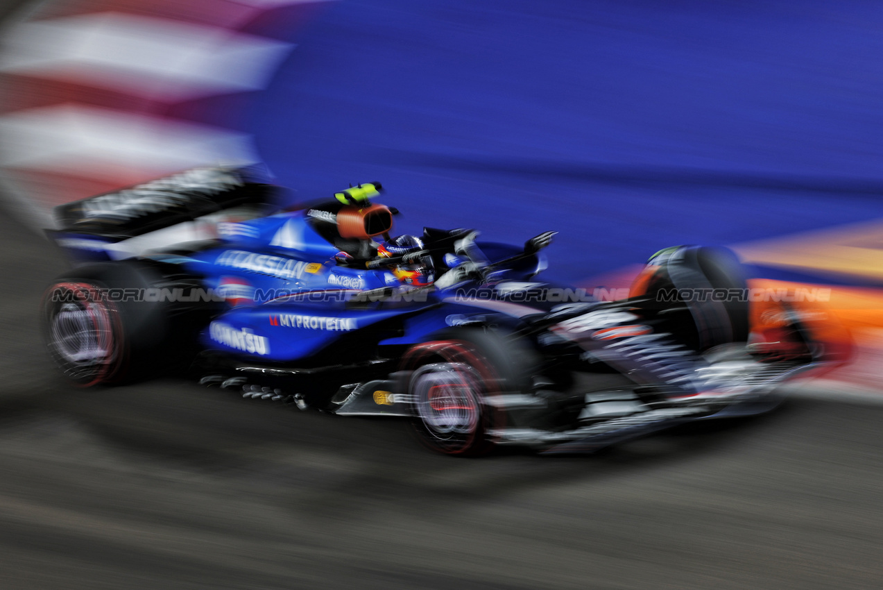 GP SINGAPORE, Carlos Sainz (ESP) Atlassian Williams Racing FW47.

03.10.2025. Formula 1 World Championship, Rd 18, Singapore Grand Prix, Marina Bay Street Circuit, Singapore, Practice Day.

- www.xpbimages.com, EMail: requests@xpbimages.com © Copyright: Moy / XPB Images