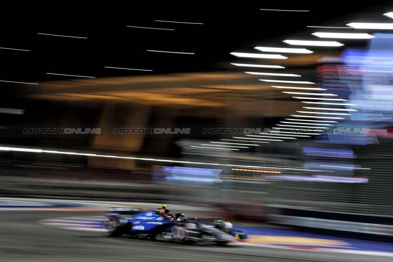 GP SINGAPORE, Carlos Sainz (ESP) Atlassian Williams Racing FW47.

03.10.2025. Formula 1 World Championship, Rd 18, Singapore Grand Prix, Marina Bay Street Circuit, Singapore, Practice Day.

- www.xpbimages.com, EMail: requests@xpbimages.com © Copyright: Moy / XPB Images