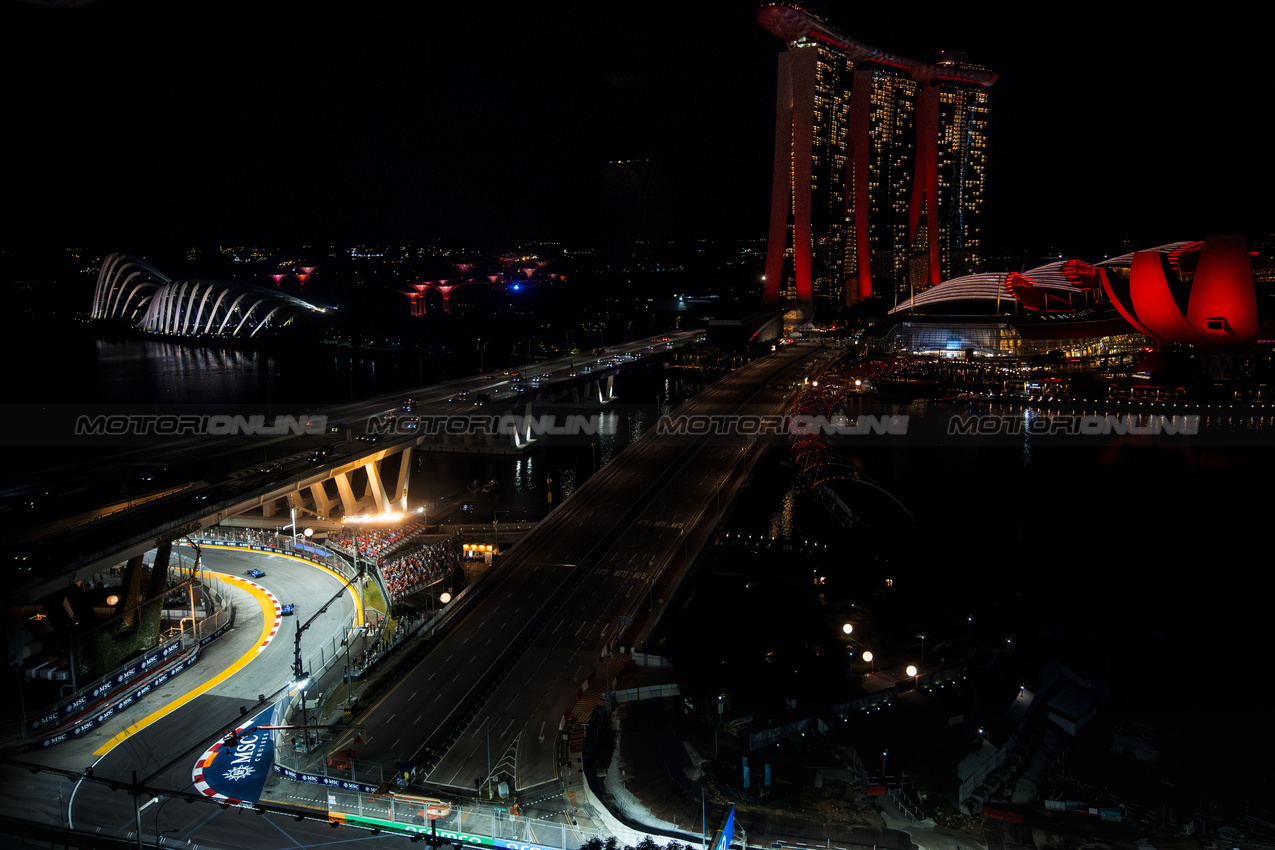 GP SINGAPORE, Alexander Albon (THA) Atlassian Williams Racing FW47 e Carlos Sainz (ESP) Atlassian Williams Racing FW47.

03.10.2025. Formula 1 World Championship, Rd 18, Singapore Grand Prix, Marina Bay Street Circuit, Singapore, Practice Day.

- www.xpbimages.com, EMail: requests@xpbimages.com © Copyright: Bearne / XPB Images