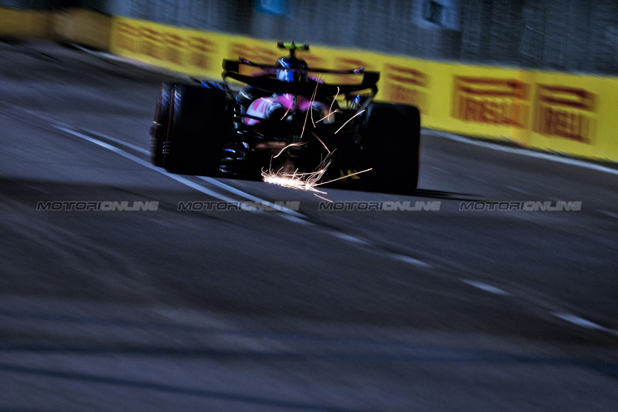 GP SINGAPORE, Franco Colapinto (ARG) Alpine F1 Team A525 sends sparks flying.

03.10.2025. Formula 1 World Championship, Rd 18, Singapore Grand Prix, Marina Bay Street Circuit, Singapore, Practice Day.

 - www.xpbimages.com, EMail: requests@xpbimages.com © Copyright: Rew / XPB Images