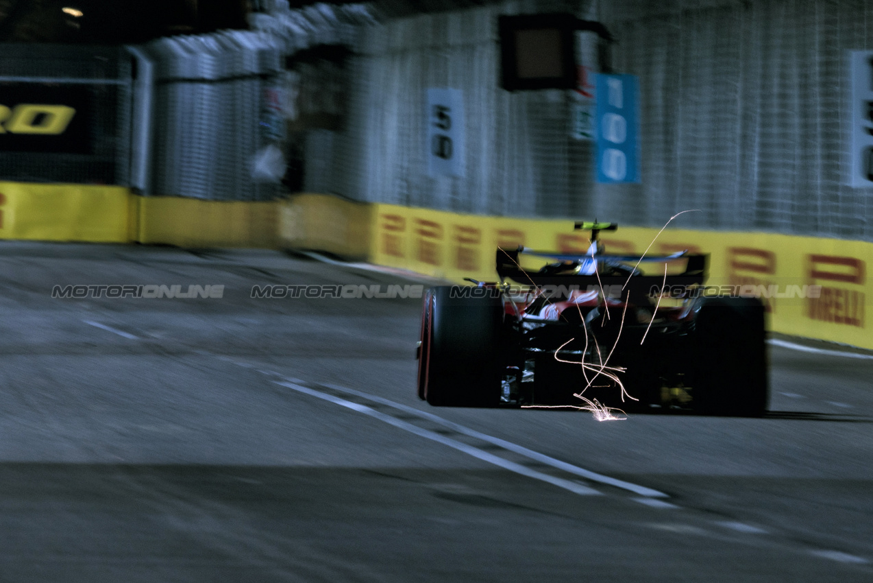 GP SINGAPORE, Lewis Hamilton (GBR) Ferrari SF-25 sends sparks flying.

03.10.2025. Formula 1 World Championship, Rd 18, Singapore Grand Prix, Marina Bay Street Circuit, Singapore, Practice Day.

 - www.xpbimages.com, EMail: requests@xpbimages.com © Copyright: Rew / XPB Images