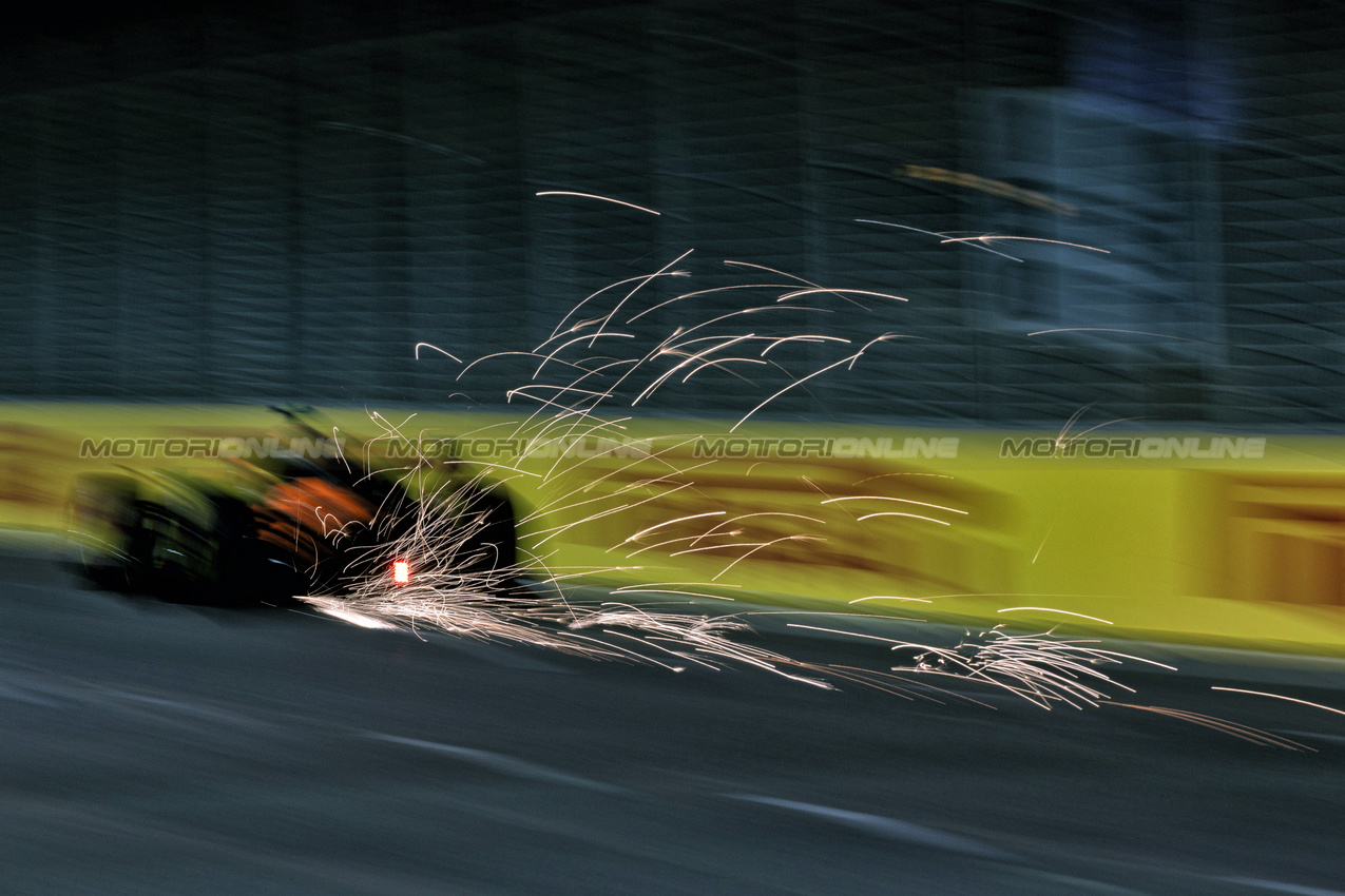 GP SINGAPORE, Lando Norris (GBR) McLaren MCL39 sends sparks flying.

03.10.2025. Formula 1 World Championship, Rd 18, Singapore Grand Prix, Marina Bay Street Circuit, Singapore, Practice Day.

 - www.xpbimages.com, EMail: requests@xpbimages.com © Copyright: Rew / XPB Images