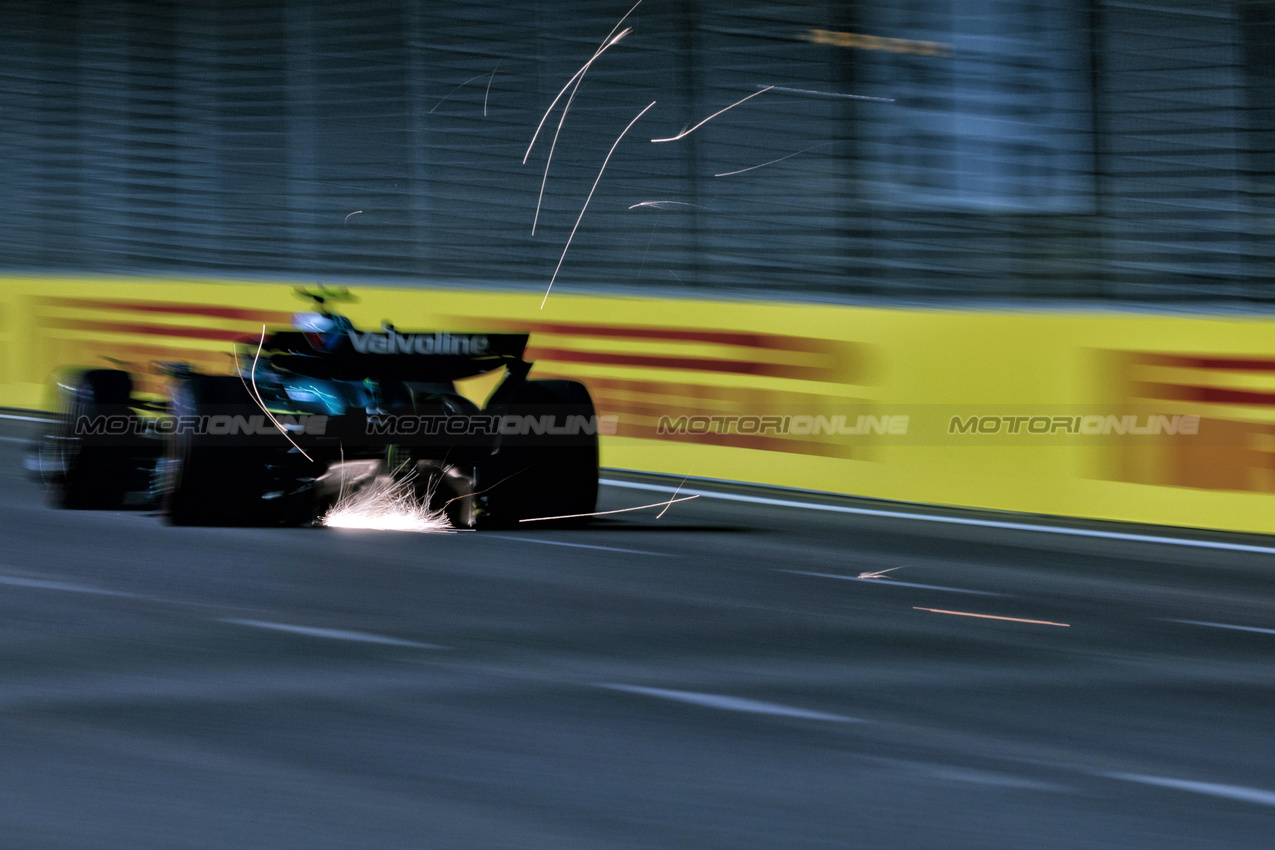 GP SINGAPORE, Fernando Alonso (ESP) Aston Martin F1 Team AMR25 sends sparks flying.

03.10.2025. Formula 1 World Championship, Rd 18, Singapore Grand Prix, Marina Bay Street Circuit, Singapore, Practice Day.

 - www.xpbimages.com, EMail: requests@xpbimages.com © Copyright: Rew / XPB Images