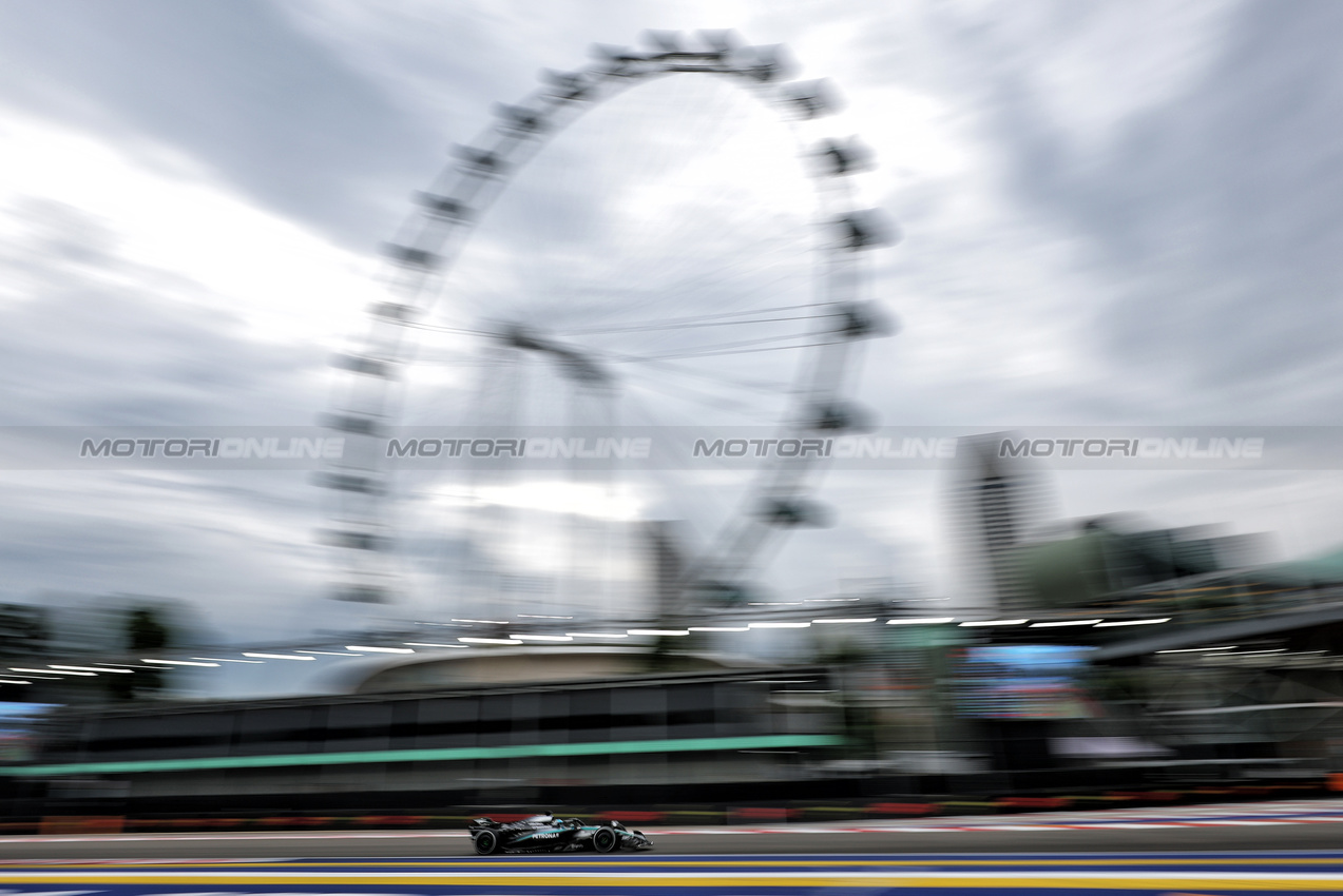 GP SINGAPORE, George Russell (GBR) Mercedes AMG F1 W16.

03.10.2025. Formula 1 World Championship, Rd 18, Singapore Grand Prix, Marina Bay Street Circuit, Singapore, Practice Day.

- www.xpbimages.com, EMail: requests@xpbimages.com © Copyright: Moy / XPB Images