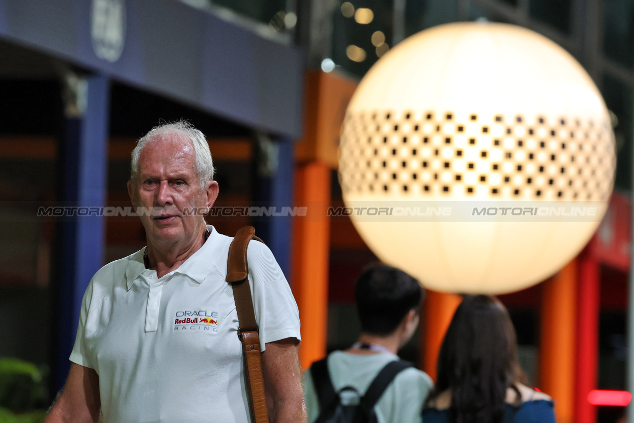 GP SINGAPORE, Dr Helmut Marko (AUT) Red Bull Motorsport Consultant.

03.10.2025. Formula 1 World Championship, Rd 18, Singapore Grand Prix, Marina Bay Street Circuit, Singapore, Practice Day.

- www.xpbimages.com, EMail: requests@xpbimages.com © Copyright: Moy / XPB Images