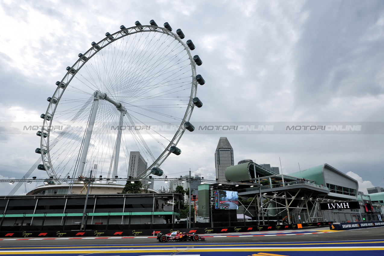 GP SINGAPORE, Lewis Hamilton (GBR) Ferrari SF-25.

03.10.2025. Formula 1 World Championship, Rd 18, Singapore Grand Prix, Marina Bay Street Circuit, Singapore, Practice Day.

- www.xpbimages.com, EMail: requests@xpbimages.com © Copyright: Moy / XPB Images