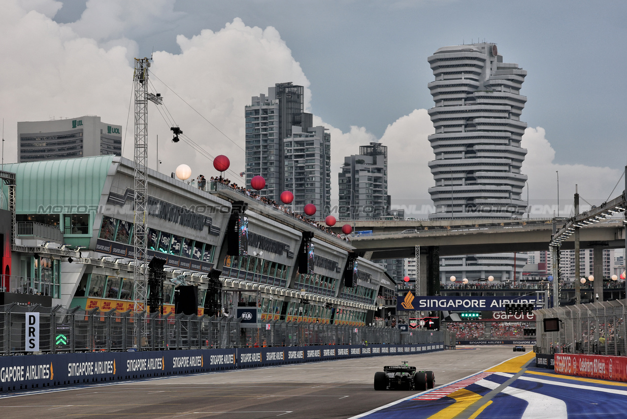 GP SINGAPORE, Nico Hulkenberg (GER) Sauber C45.

03.10.2025. Formula 1 World Championship, Rd 18, Singapore Grand Prix, Marina Bay Street Circuit, Singapore, Practice Day.

- www.xpbimages.com, EMail: requests@xpbimages.com © Copyright: Moy / XPB Images