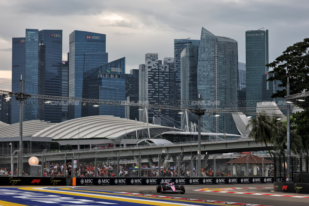GP SINGAPORE, Pierre Gasly (FRA) Alpine F1 Team A525.

03.10.2025. Formula 1 World Championship, Rd 18, Singapore Grand Prix, Marina Bay Street Circuit, Singapore, Practice Day.

- www.xpbimages.com, EMail: requests@xpbimages.com © Copyright: Moy / XPB Images