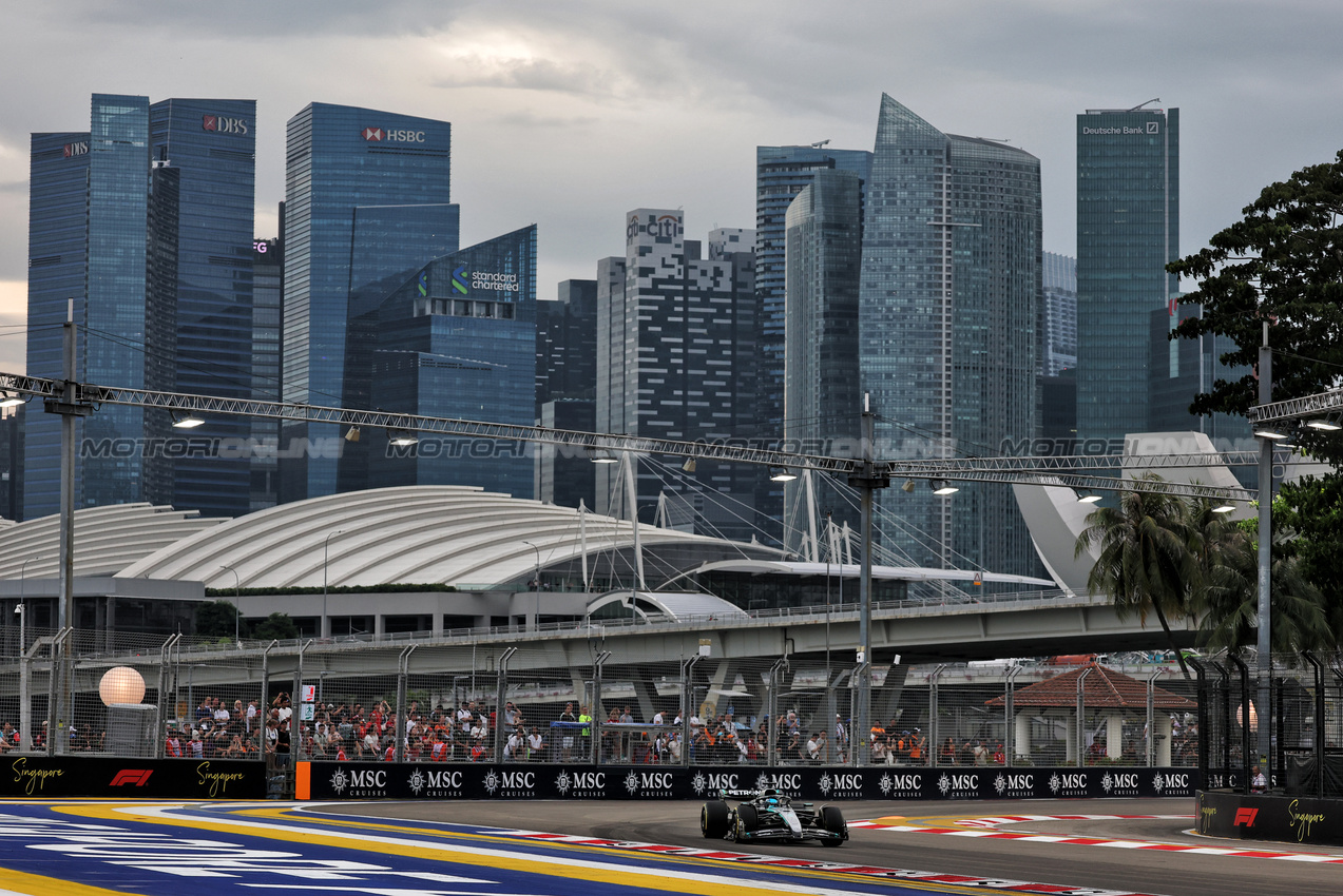 GP SINGAPORE, George Russell (GBR) Mercedes AMG F1 W16.

03.10.2025. Formula 1 World Championship, Rd 18, Singapore Grand Prix, Marina Bay Street Circuit, Singapore, Practice Day.

- www.xpbimages.com, EMail: requests@xpbimages.com © Copyright: Moy / XPB Images