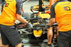 GP SINGAPORE, The McLaren MCL39 of Lando Norris (GBR) with broken front wing after colliding with Charles Leclerc (MON) Ferrari SF-25 in the pits in the second practice session.

03.10.2025. Formula 1 World Championship, Rd 18, Singapore Grand Prix, Marina Bay Street Circuit, Singapore, Practice Day.

- www.xpbimages.com, EMail: requests@xpbimages.com © Copyright: Batchelor / XPB Images