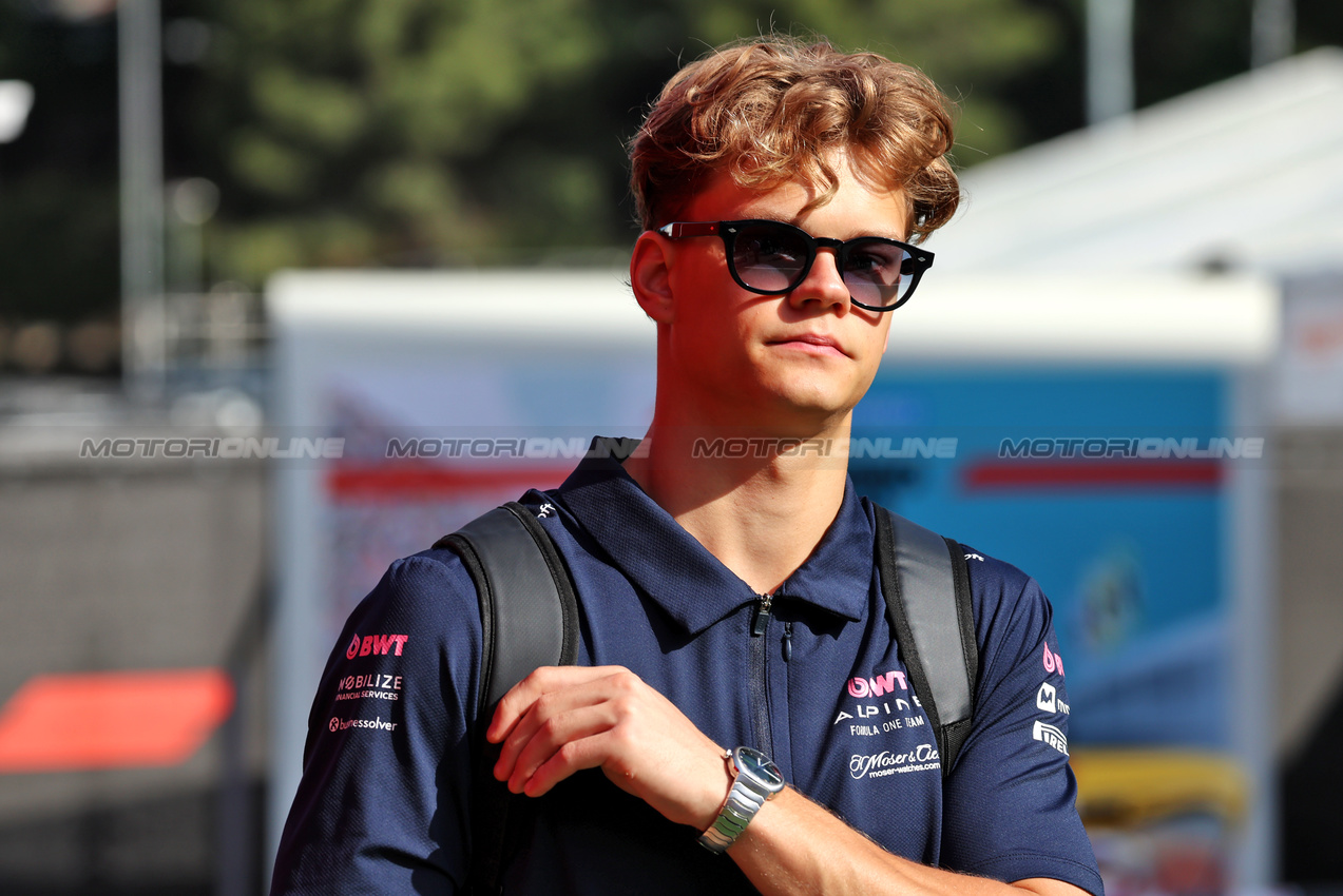 GP SPAGNA, Paul Aron (EST) Alpine F1 Team Reserve Driver.

01.06.2025. Formula 1 World Championship, Rd 9, Spanish Grand Prix, Barcelona, Spain, Gara Day.

 - www.xpbimages.com, EMail: requests@xpbimages.com © Copyright: Rew / XPB Images